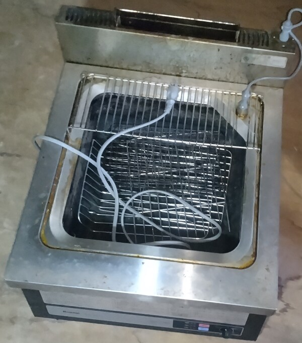 厨房用品や厨房機器、搬出や搬入、移動作業